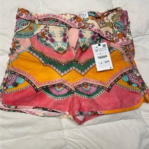 Colorful Zara shorts in Medium